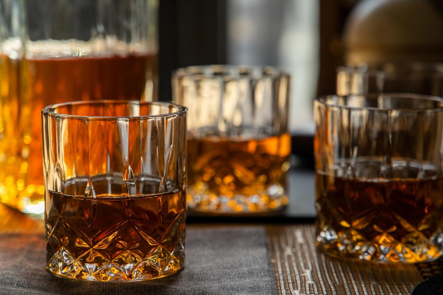 Aurevion Decant — Decanter per Whisky in Cristallo Inciso Con 4 Bicchieri